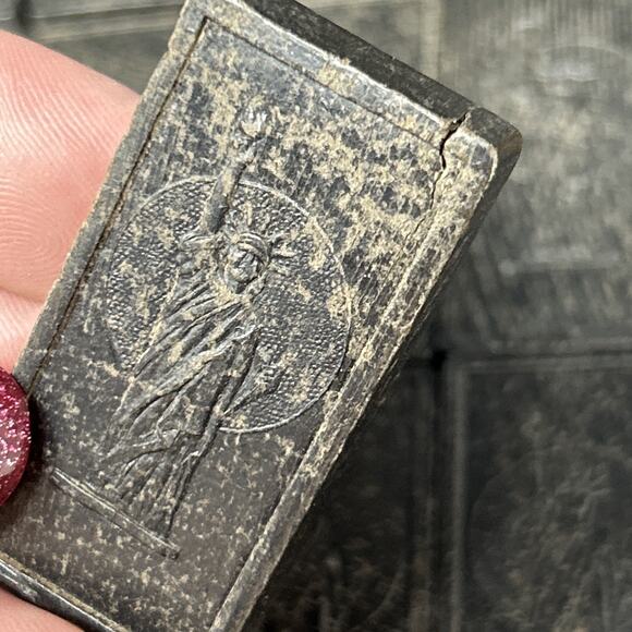 Vintage Statue Of Liberty Dominoes 28 Pieces Black - Picture 8 of 9